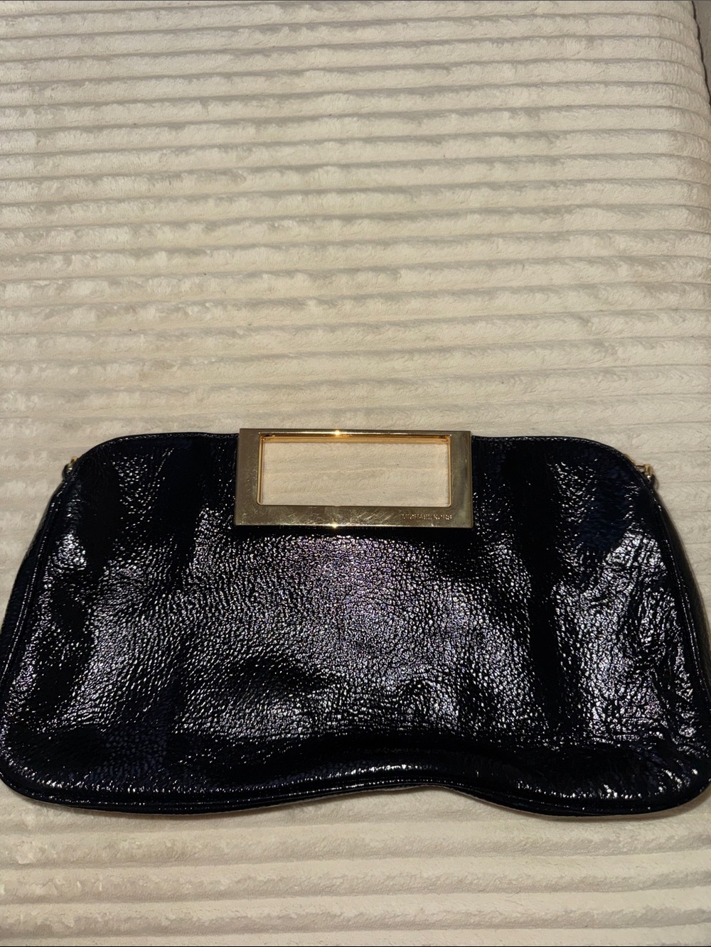 Michael Kors Black Patent Shoulder Bag Gold Chain Strap Snap Closure Pockets - Picture 5 of 6